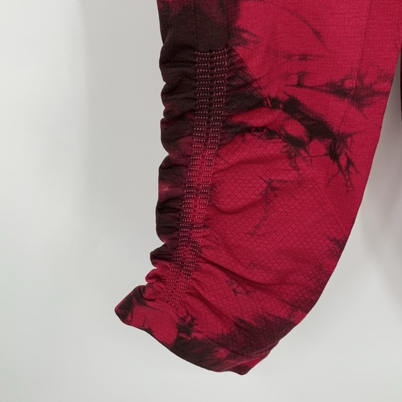 Lululemon In the Flow cropped compression leggings red black tie dye ruching 4 - Picture 2 of 5